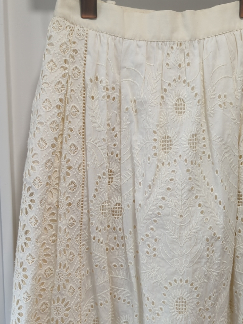 Ann Taylor Cream Lace A-Line Midi Skirt Size 0 - Picture 3 of 14